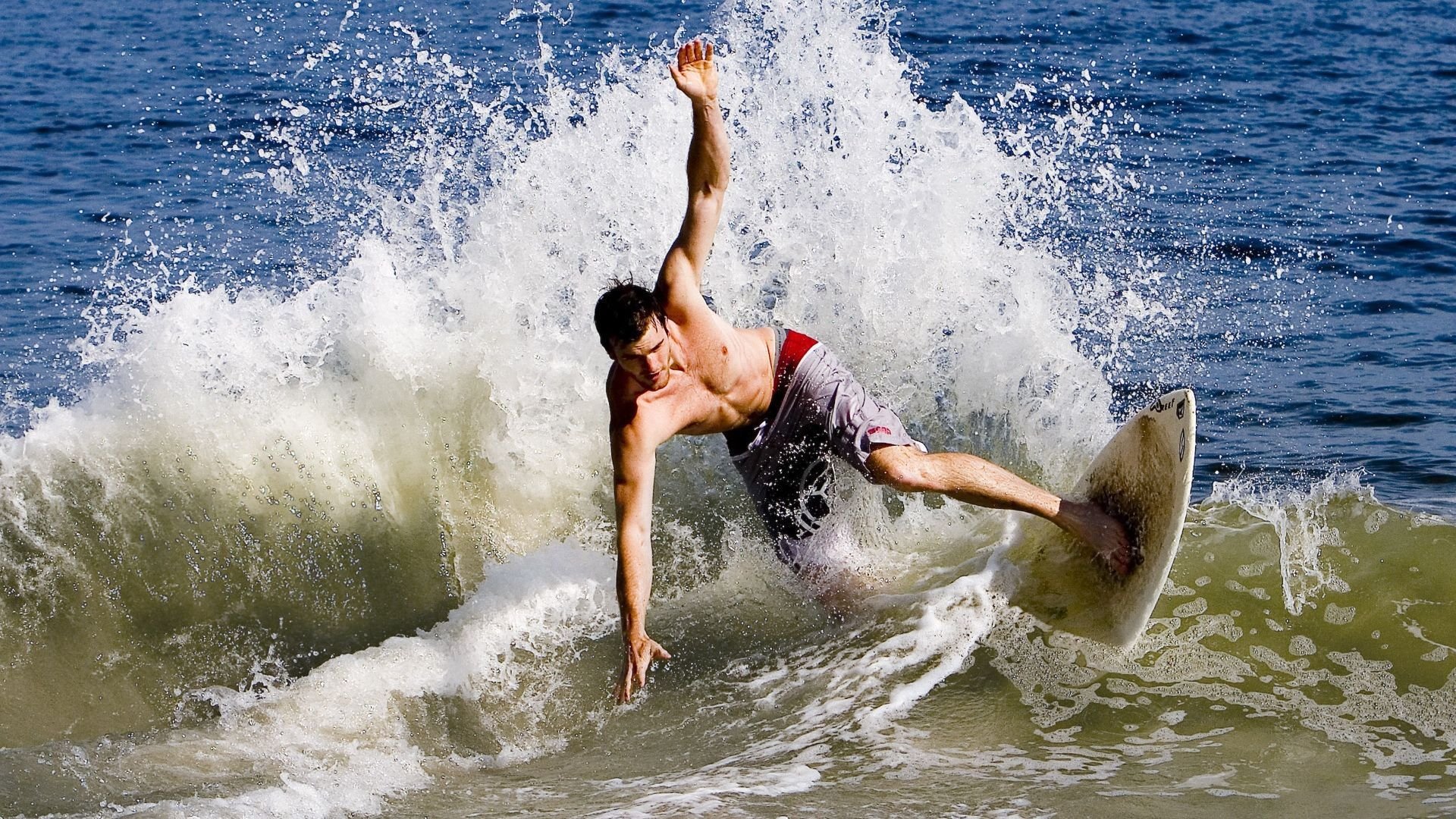 国足锋线突破能力排名解读，足坛锋线组合排名